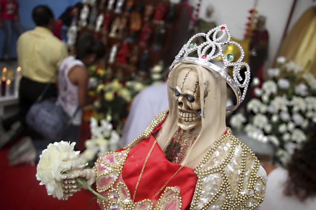 santa muerte blanca