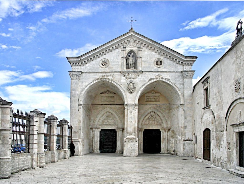 ORACION A SAN MIGUEL ARCANGEL PARA VOLTEAR TRABAJOS DE MAGIA